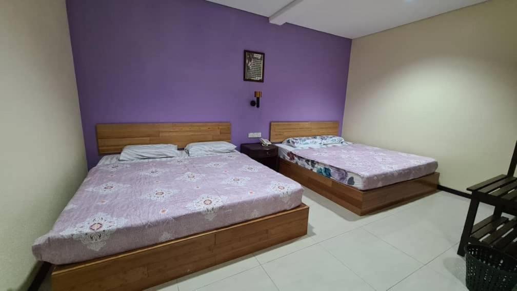 Oyo 90883 Pavilion Inn Hotel Lumut Exterior foto