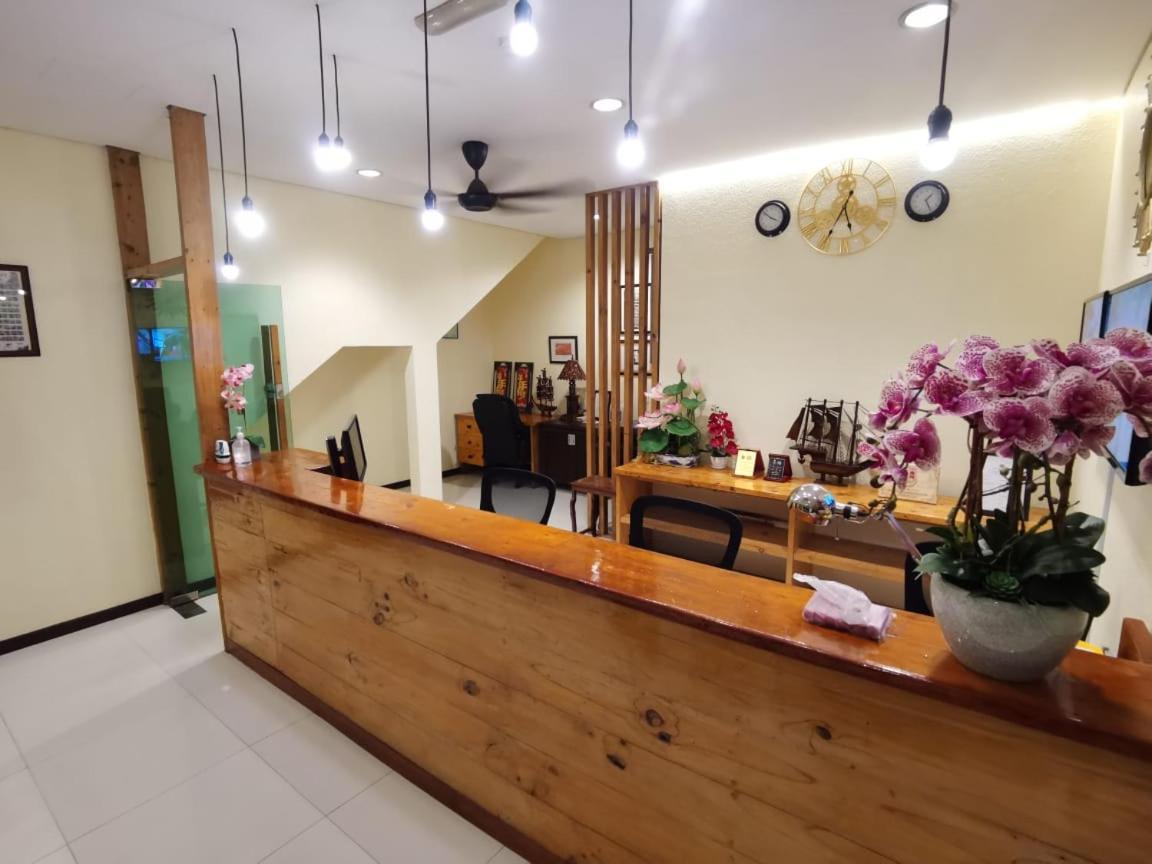 Oyo 90883 Pavilion Inn Hotel Lumut Exterior foto